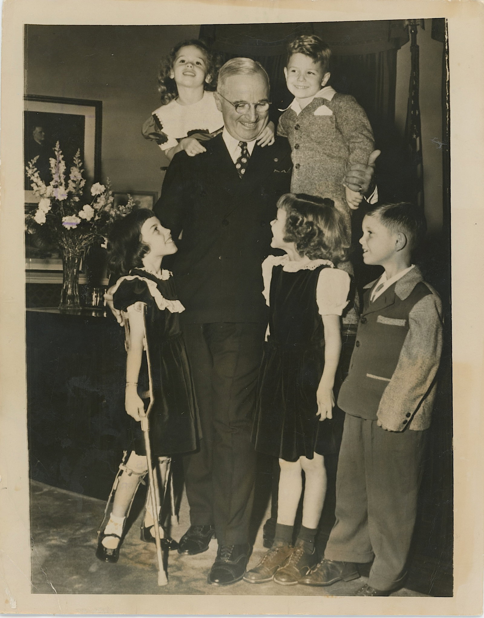 Vintage 1950 Press Photo Pres. HARRY S. TRUMAN: The provenance of this item is from the inventories of Artelisted. The dimensions are Approx. 9" x 7". THIS IS A RESERVE AUCTION, and the final price will include a Buyer?s Premium. Please, view our f