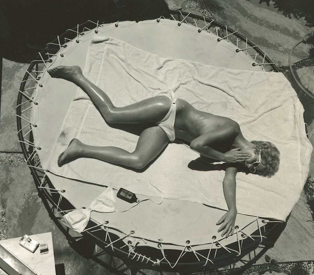 ANDR? DE DIENES Vintage Photo 1950s-1960s Nude Study: The provenance of this photo is from the archives of notable photographer Andr? de Dienes. The dimensions are Approx. 2" x 2.25" (variances can occur). This black and white gelatin photo was printed i