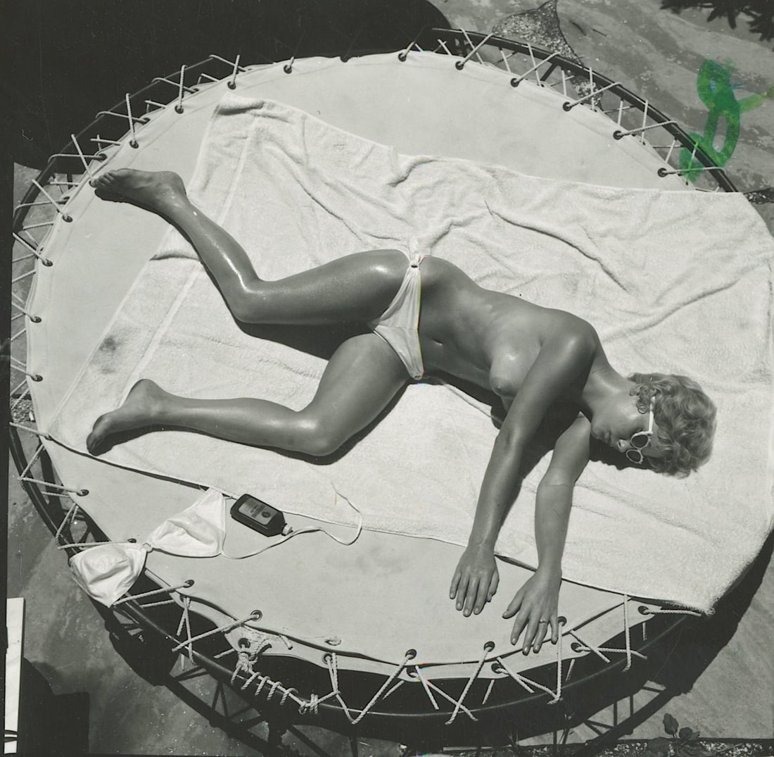 ANDR? DE DIENES Vintage Photo 1950s-1960s Nude Study: The provenance of this photo is from the archives of notable photographer Andr? de Dienes. The dimensions are Approx. 2" x 2.25" (variances can occur). This black and white gelatin photo was printed i