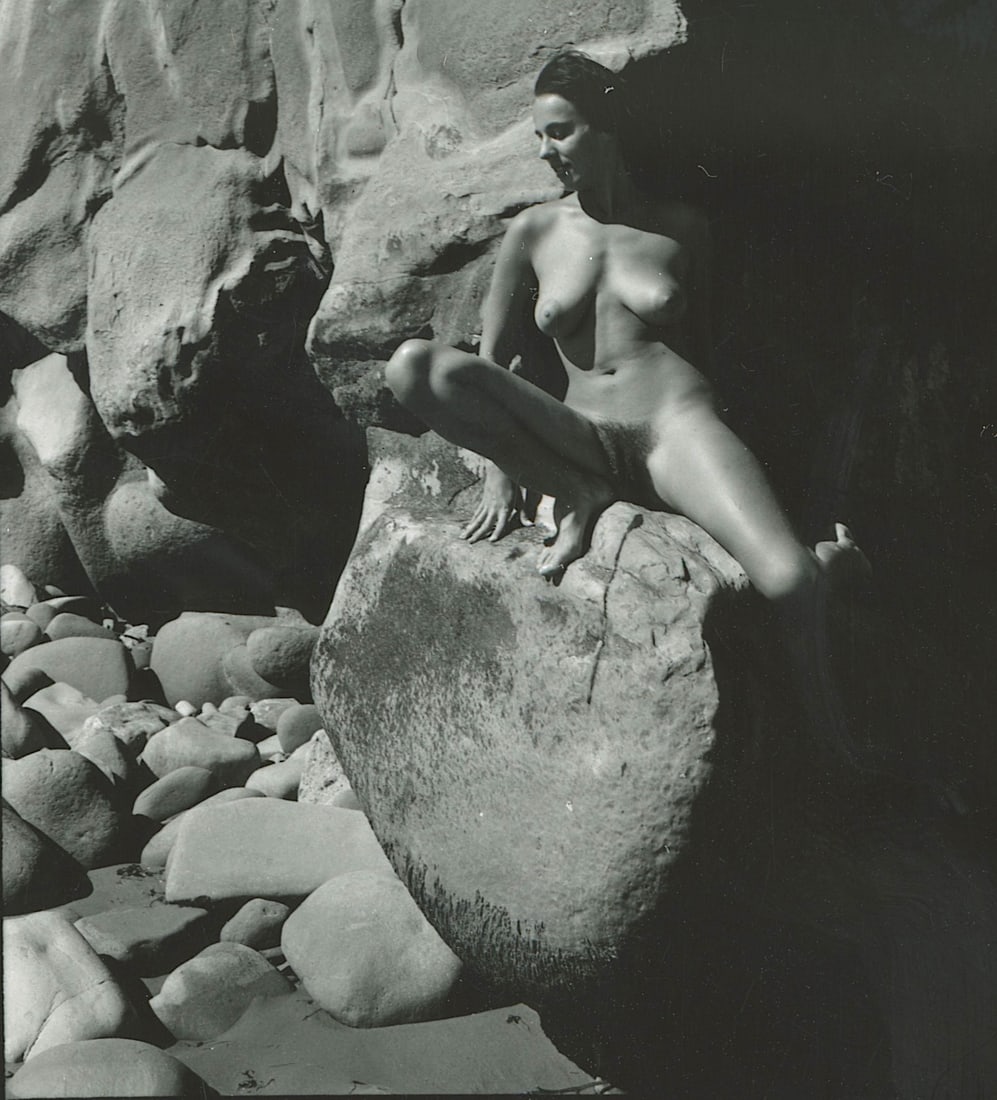 ANDR? DE DIENES Vintage Photo 1950s-1960s Nude Study: The provenance of this photo is from the archives of notable photographer Andr? de Dienes. The dimensions are Approx. 2" x 2.25" (variances can occur). This black and white gelatin photo was printed i