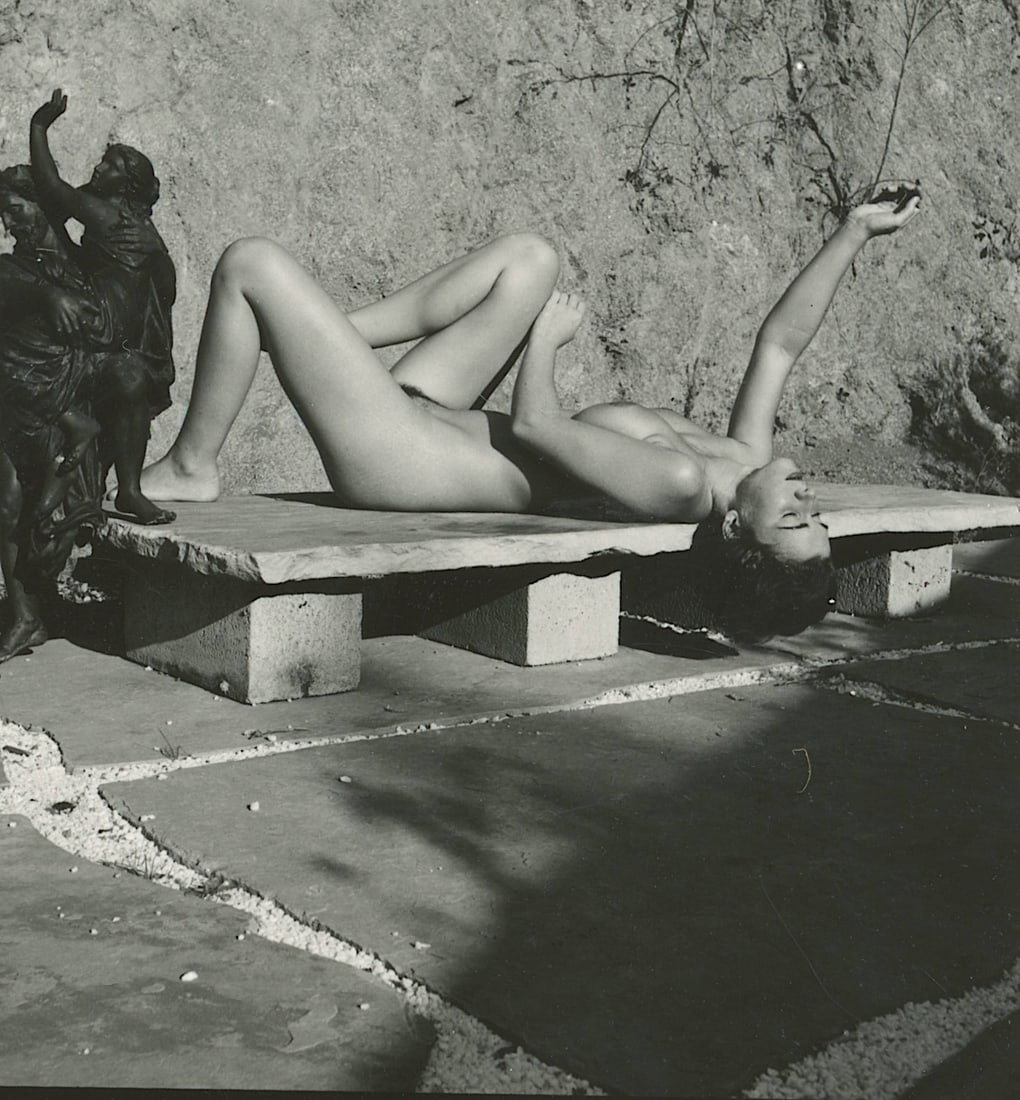 ANDR? DE DIENES Vintage Photo 1950s-1960s Nude Study: The provenance of this photo is from the archives of notable photographer Andr? de Dienes. The dimensions are Approx. 2" x 2.25" (variances can occur). This black and white gelatin photo was printed i