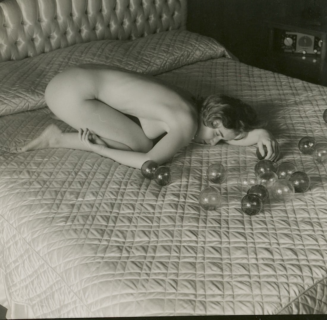 ANDR? DE DIENES Vintage Photo 1950s-1960s Nude Study: The provenance of this photo is from the archives of notable photographer Andr? de Dienes. The dimensions are Approx. 2" x 2.25" (variances can occur). This black and white gelatin photo was printed i