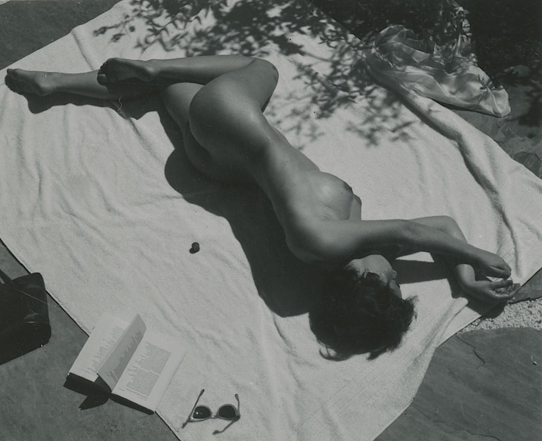 ANDR? DE DIENES Vintage Photo 1950s-1960s Nude Study: The provenance of this photo is from the archives of notable photographer Andr? de Dienes. The dimensions are Approx. 2" x 2.25" (variances can occur). This black and white gelatin photo was printed i
