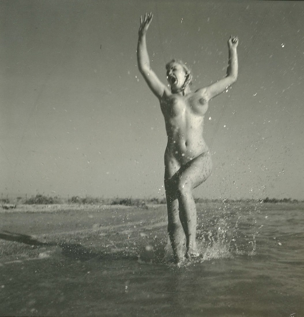 ANDR? DE DIENES Vintage Photo 1950s-1960s Nude Study: The provenance of this photo is from the archives of notable photographer Andr? de Dienes. The dimensions are Approx. 2" x 2.25" (variances can occur). This black and white gelatin photo was printed i