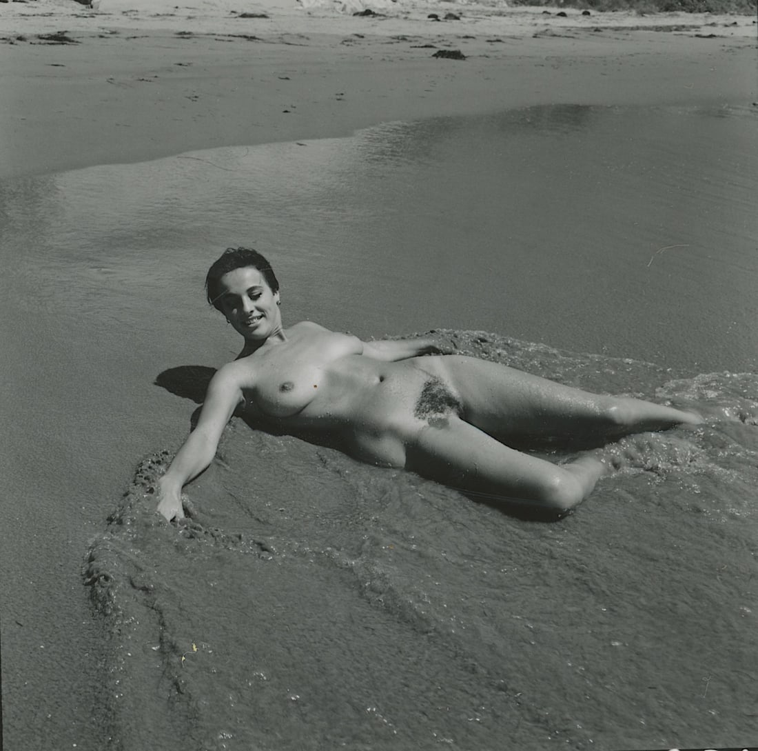 ANDR? DE DIENES Vintage Photo 1950s-1960s Nude Study: The provenance of this photo is from the archives of notable photographer Andr? de Dienes. The dimensions are Approx. 2" x 2.25" (variances can occur). This black and white gelatin photo was printed i