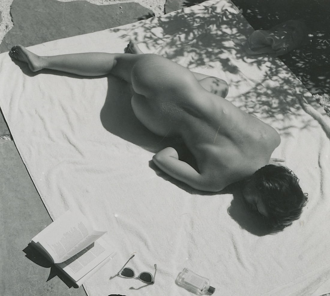 ANDR? DE DIENES Vintage Photo 1950s-1960s Nude Study: The provenance of this photo is from the archives of notable photographer Andr? de Dienes. The dimensions are Approx. 2" x 2.25" (variances can occur). This black and white gelatin photo was printed i