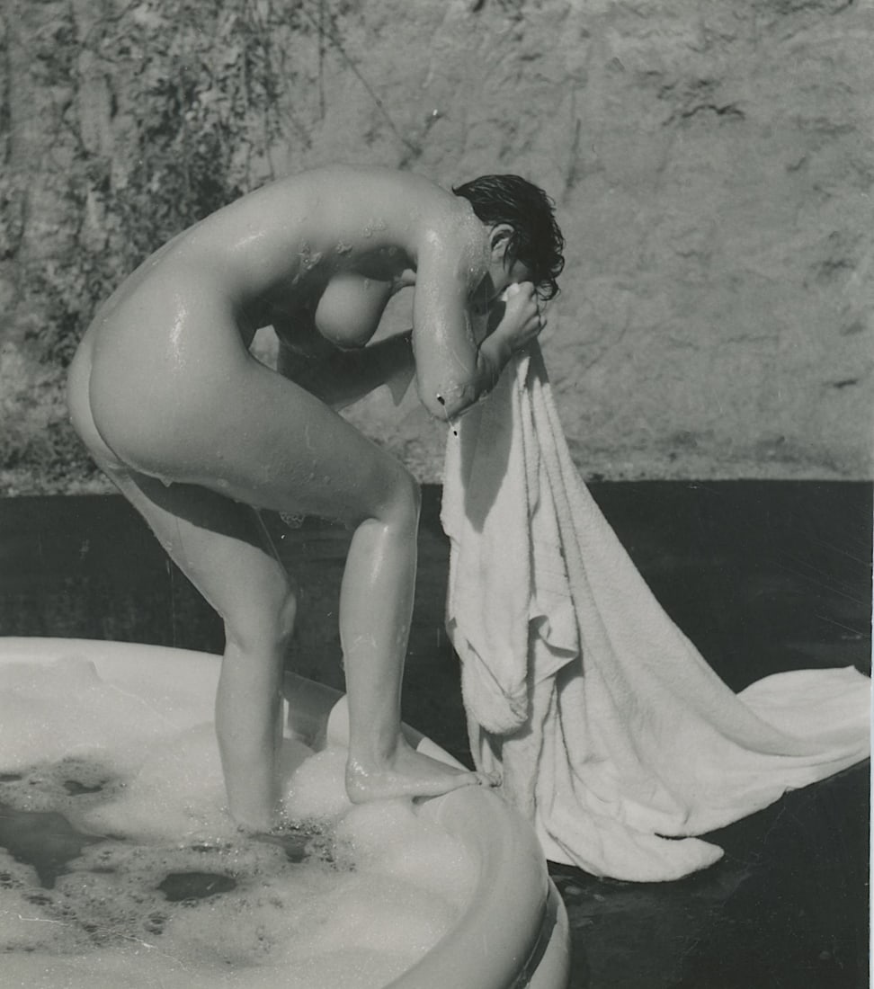 ANDR? DE DIENES Vintage Photo 1950s-1960s Nude Study: The provenance of this photo is from the archives of notable photographer Andr? de Dienes. The dimensions are Approx. 2" x 2.25" (variances can occur). This black and white gelatin photo was printed i