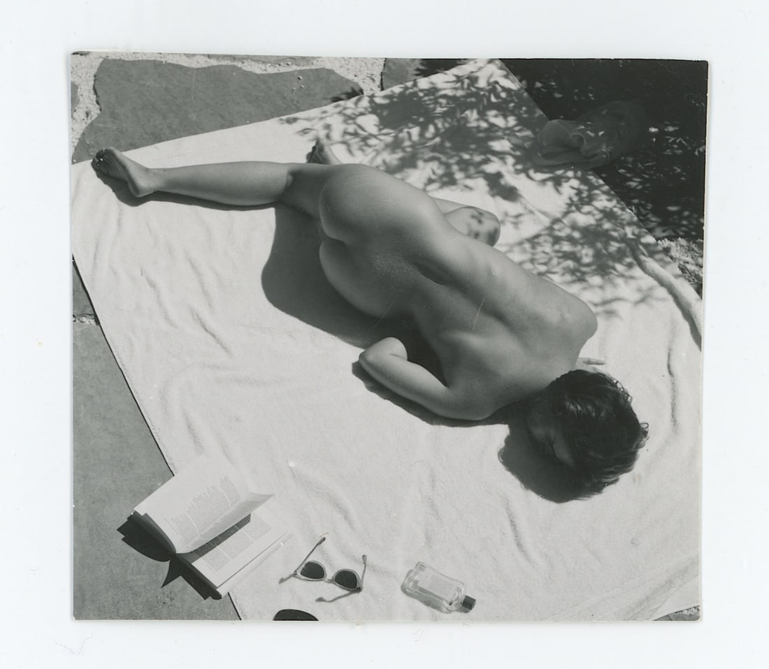 ANDR? DE DIENES Vintage Photo 1950s-1960s Nude Study: The provenance of this photo is from the archives of notable photographer Andr? de Dienes. The dimensions are Approx. 2" x 2.25" (variances can occur). This black and white gelatin photo was printed i