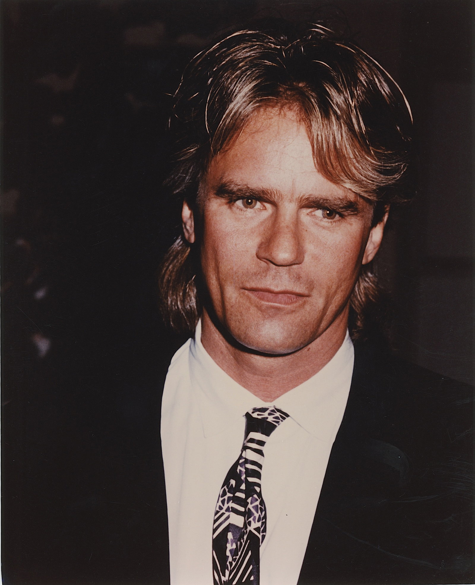 Vintage Photograph Ephemera of RICHARD DEAN ANDERSON: The provenance of this lot is from a collector in RI. The dimensions are Approx. 10" x 8". THIS IS A RESERVE AUCTION, and the final price will include a Buyer?s Premium. Please, view our full terms an