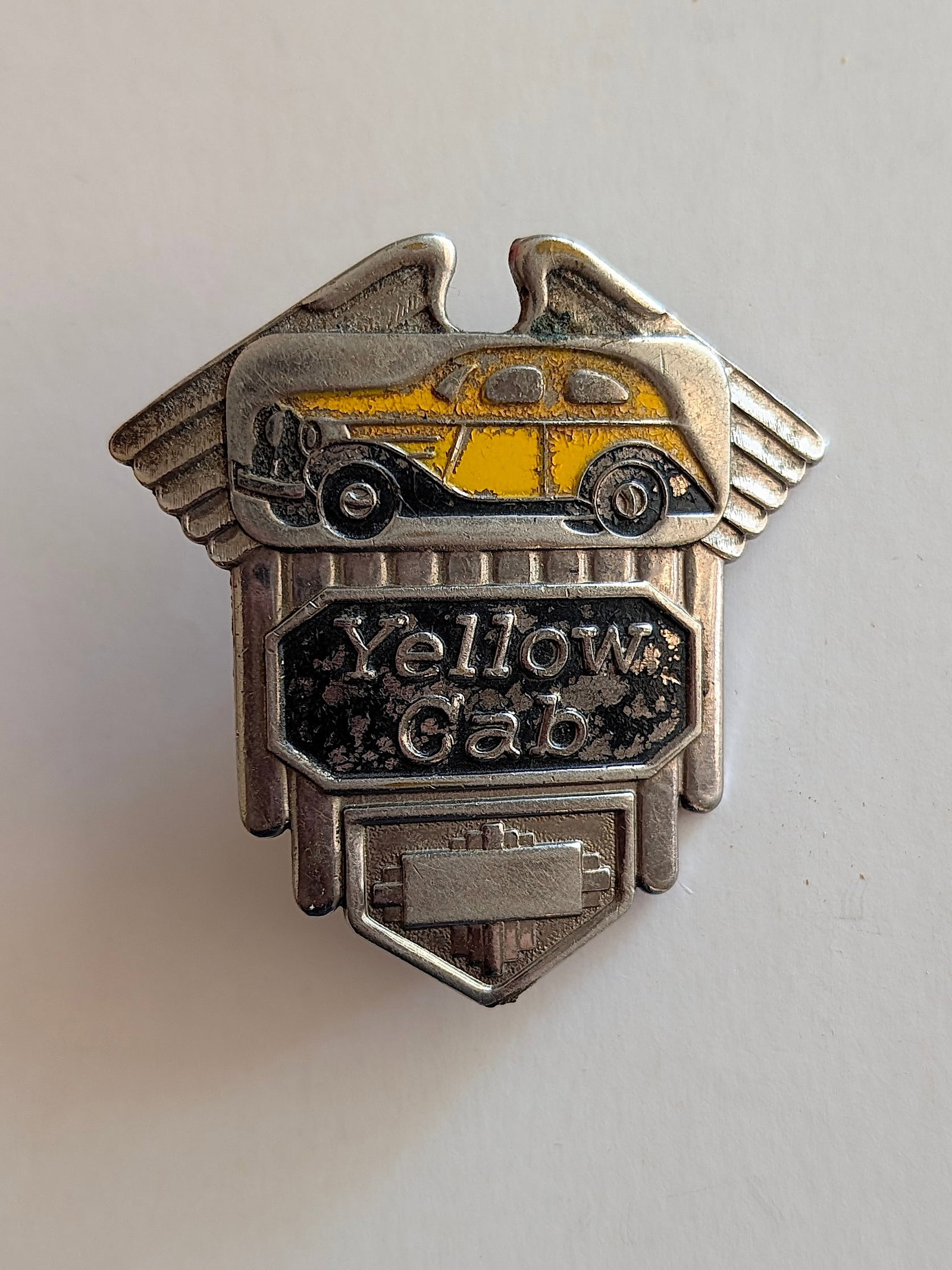 Vintage Yellow Cab driver's Uniform Hat Badge (1 of 2)