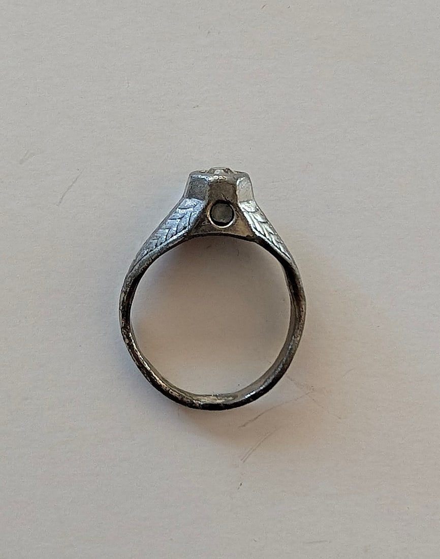 Antique Mens Erotic Nude Stanhope Ring Bijoux: This antique Stanhope ring features a secret, miniature image viewable through a micro-lens embedded in the setting. The provenance of this item is from the inventories of Artelisted. We have included