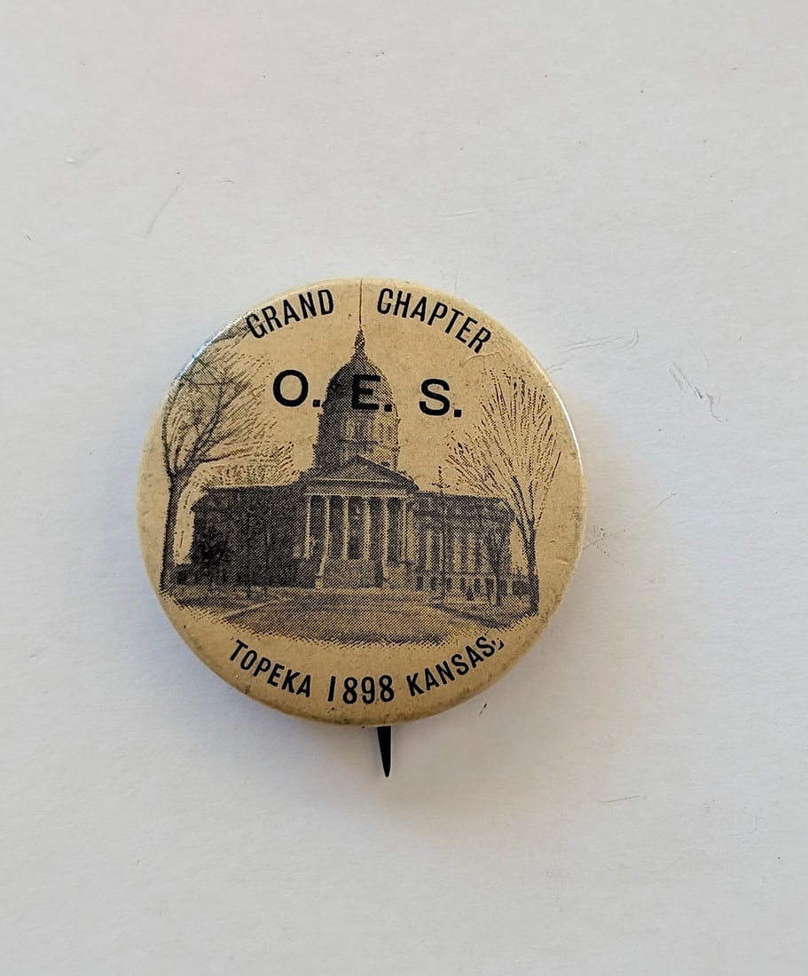 1911 Kansas Sunday School Assn. Convention Topeka State Capitol Pin Button: 1911 Kansas Sunday School Assn. Convention Topeka State Capitol Pin Button. The provenance of this item is from the inventories of Artelisted. We have included quality images to show it's actual condi