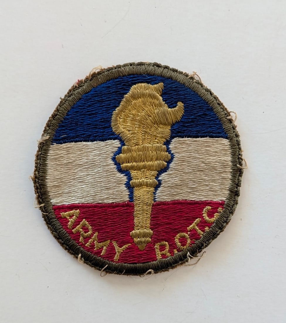 40s WW2 Vintage US Army ROTC Patch: The provenance of this item is from the inventories of Artelisted. We have included quality images to show it's actual condition. THIS IS A RESERVE AUCTION, and the final price will include a Buyer?s 