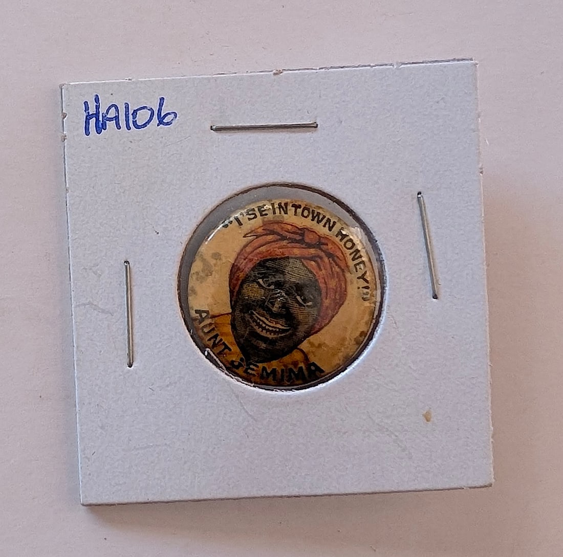 Early 1900's Aunt Jemima "I'se in Town Honey" Celluloid Pinback: Early 1900's Aunt Jemima "I'se in Town Honey" Celluloid Pinback. The provenance of this item is from the inventories of Artelisted. We have included quality images to show it's actual condition. THIS 
