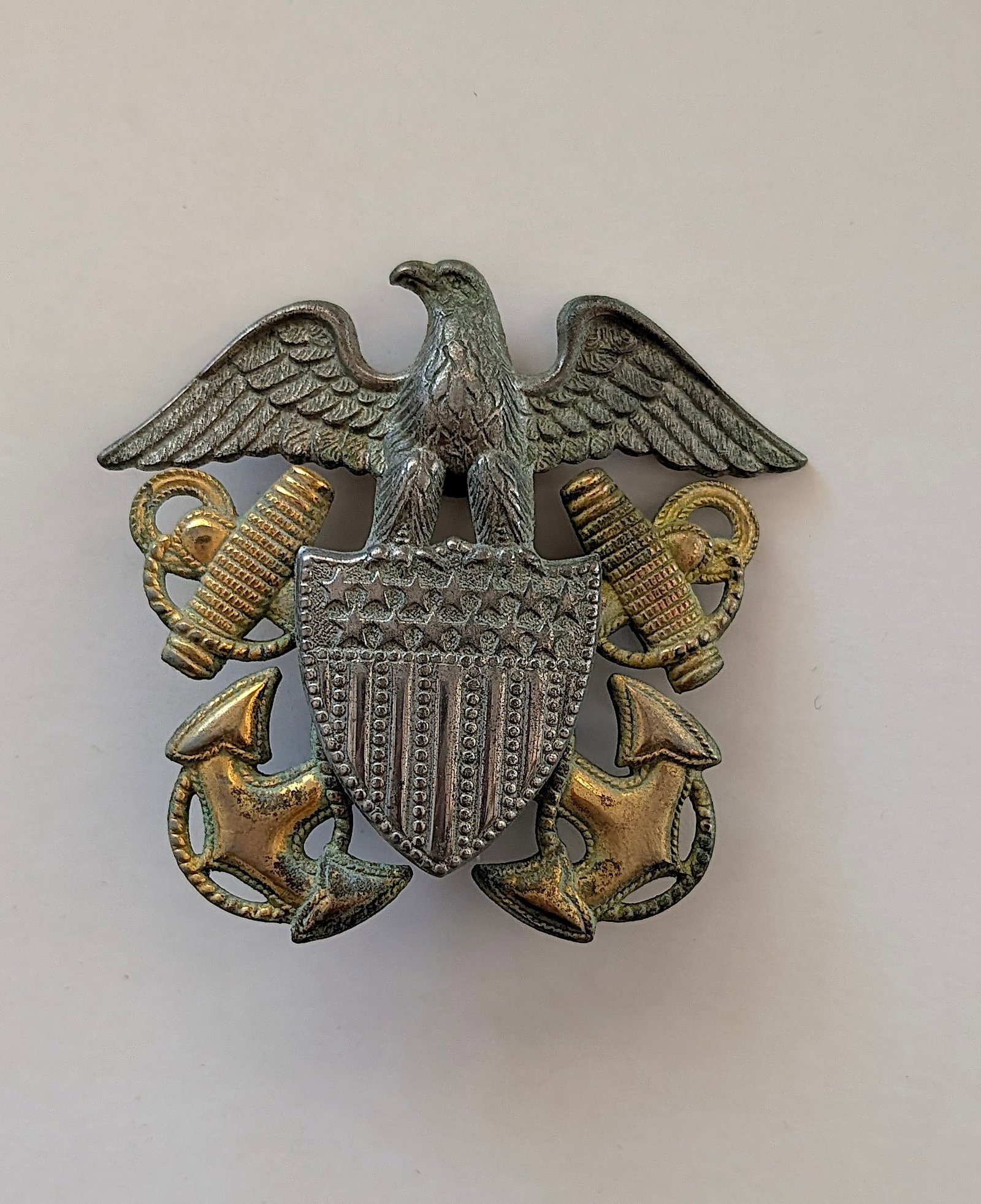 Vintage US Navy Officer's Silver-Filled Visor Cap Badge: The provenance of this item is from the inventories of Artelisted. We have included quality images to show it's actual condition. THIS IS A RESERVE AUCTION, and the final price will include a Buyer?s 