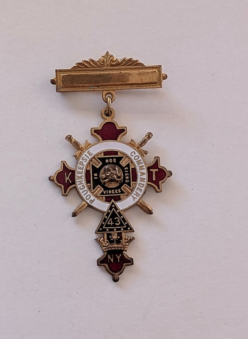 Ceremonial Medal Members of the Knights Templar Fraternal Order: Ceremonial Medal Members of the Knights Templar Fraternal Order. The provenance of this item is from the inventories of Artelisted. We have included quality images to show it's actual condition. THIS 