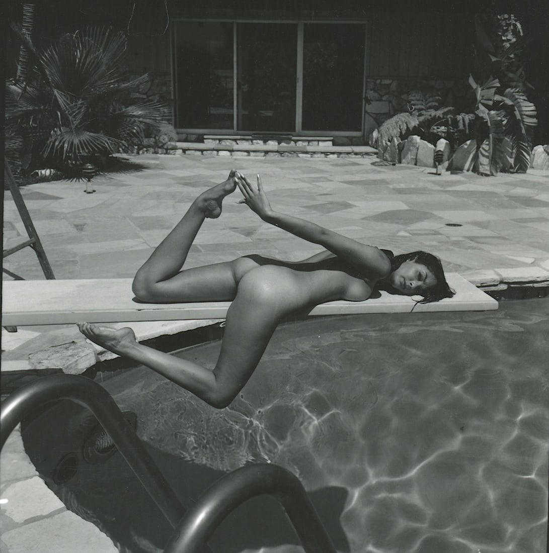 ANDR? DE DIENES Vintage Photo 1950s-1960s Nude Study: The provenance of this photo is from the archives of notable photographer Andr? de Dienes. The dimensions are Approx. 2" x 2.25" (variances can occur). This black and white gelatin photo was printed i