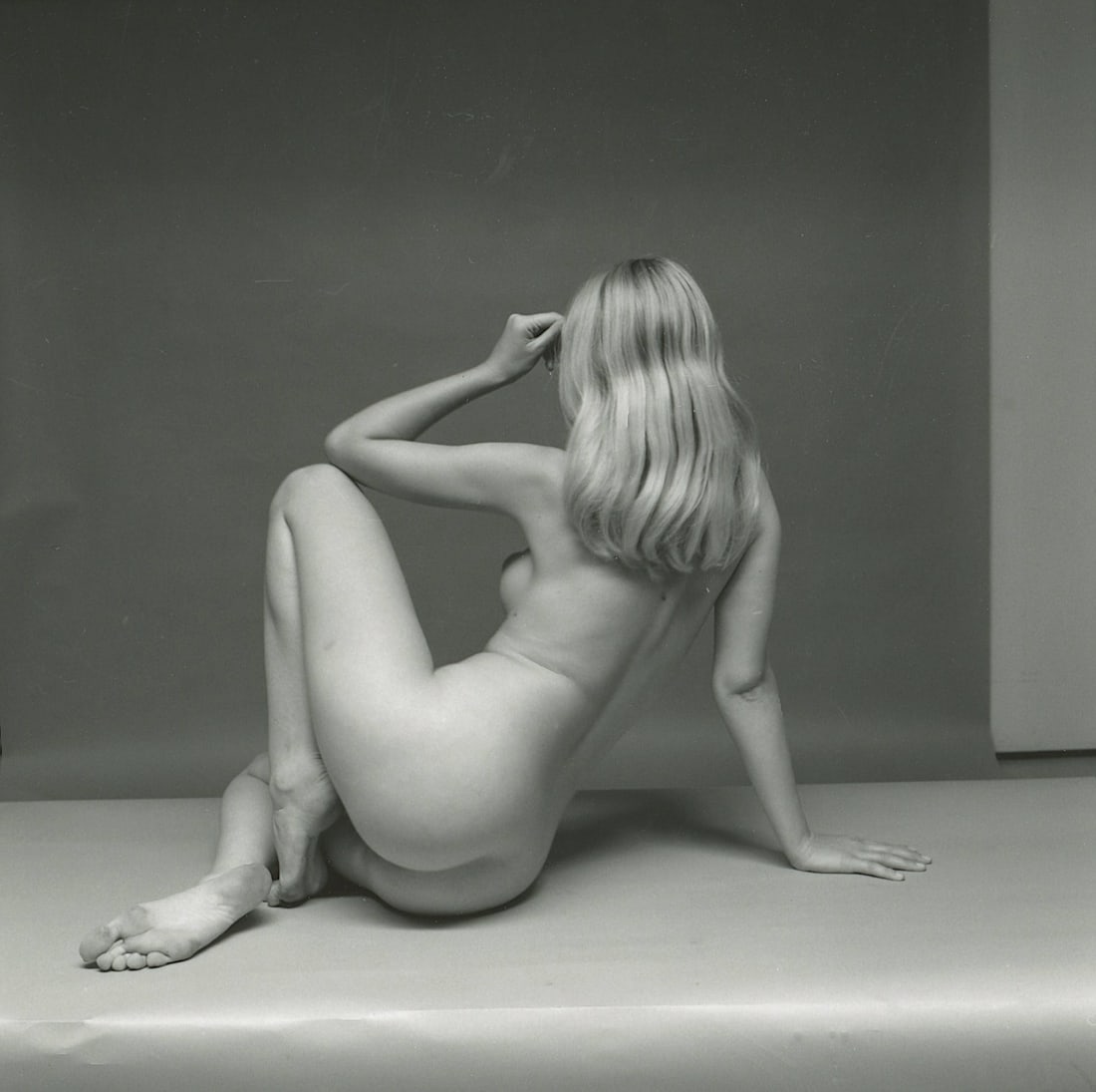 ANDR? DE DIENES Vintage Photo 1950s-1960s Nude Study: The provenance of this photo is from the archives of notable photographer Andr? de Dienes. The dimensions are Approx. 2" x 2.25" (variances can occur). This black and white gelatin photo was printed i