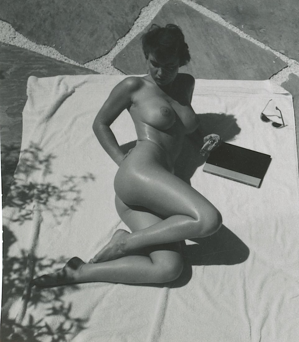 ANDR? DE DIENES Vintage Photo 1950s-1960s Nude Study: The provenance of this photo is from the archives of notable photographer Andr? de Dienes. The dimensions are Approx. 2" x 2.25" (variances can occur). This black and white gelatin photo was printed i