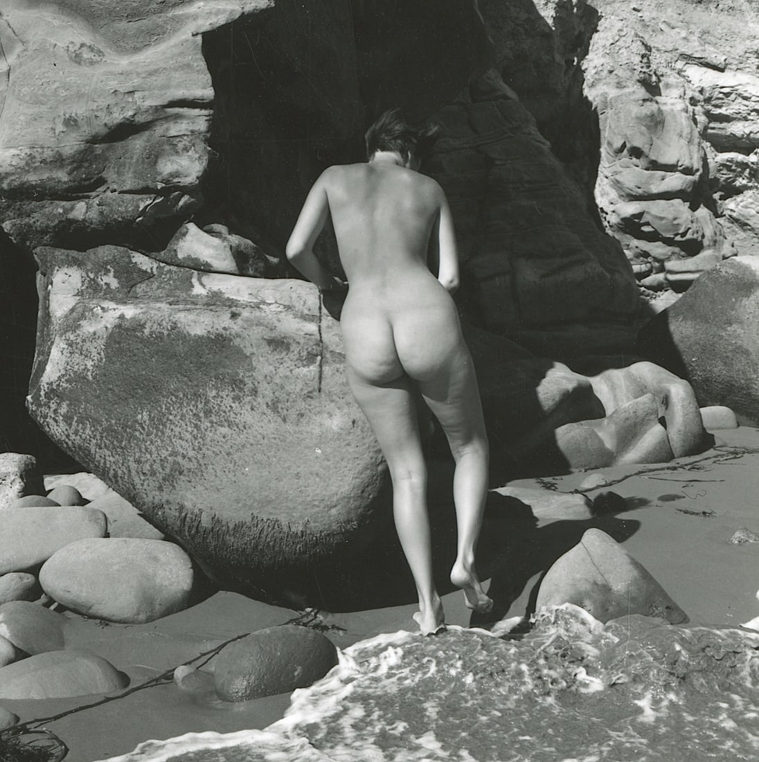 ANDR? DE DIENES Vintage Photo 1950s-1960s Nude Study: The provenance of this photo is from the archives of notable photographer Andr? de Dienes. The dimensions are Approx. 2" x 2.25" (variances can occur). This black and white gelatin photo was printed i