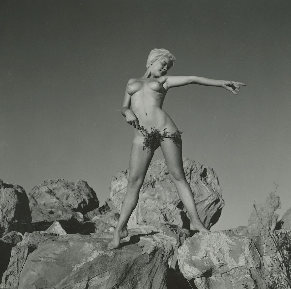 ANDR? DE DIENES Vintage Photo 1950s-1960s Nude Study: The provenance of this photo is from the archives of notable photographer Andr? de Dienes. The dimensions are Approx. 2" x 2.25" (variances can occur). This black and white gelatin photo was printed i