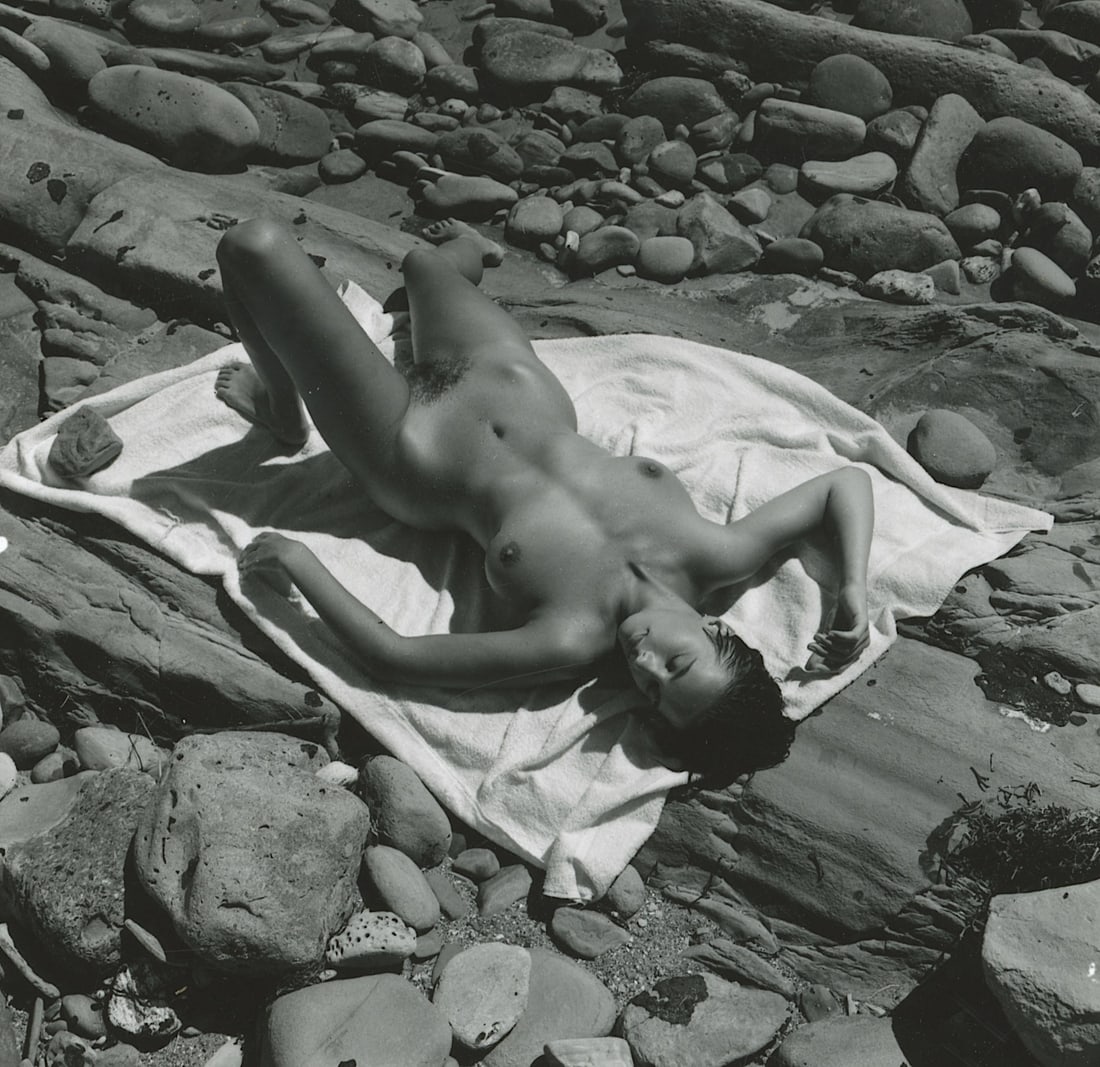 ANDR? DE DIENES Vintage Photo 1950s-1960s Nude Study: The provenance of this photo is from the archives of notable photographer Andr? de Dienes. The dimensions are Approx. 2" x 2.25" (variances can occur). This black and white gelatin photo was printed i