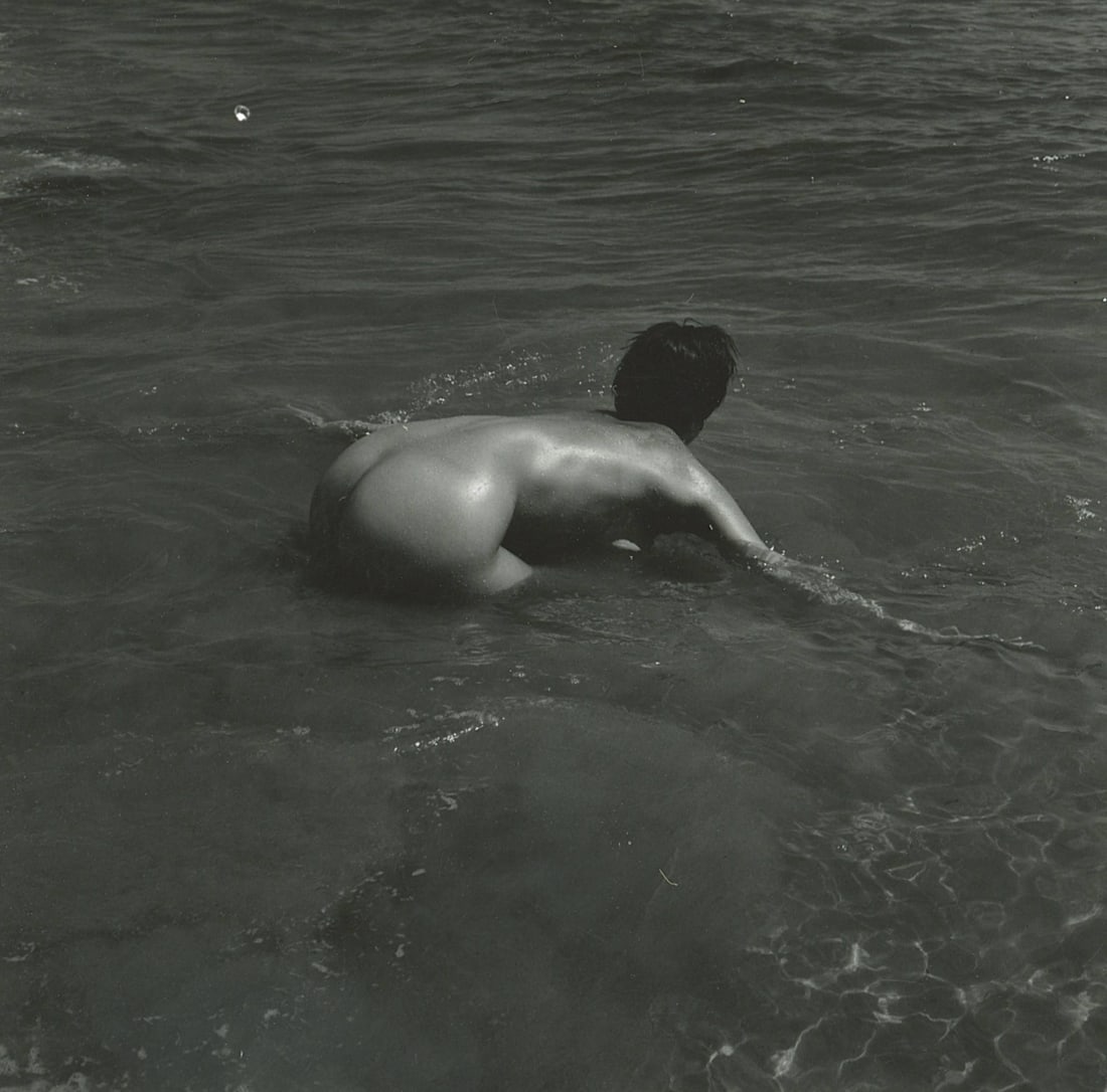 ANDR? DE DIENES Vintage Photo 1950s-1960s Nude Study: The provenance of this photo is from the archives of notable photographer Andr? de Dienes. The dimensions are Approx. 2" x 2.25" (variances can occur). This black and white gelatin photo was printed i