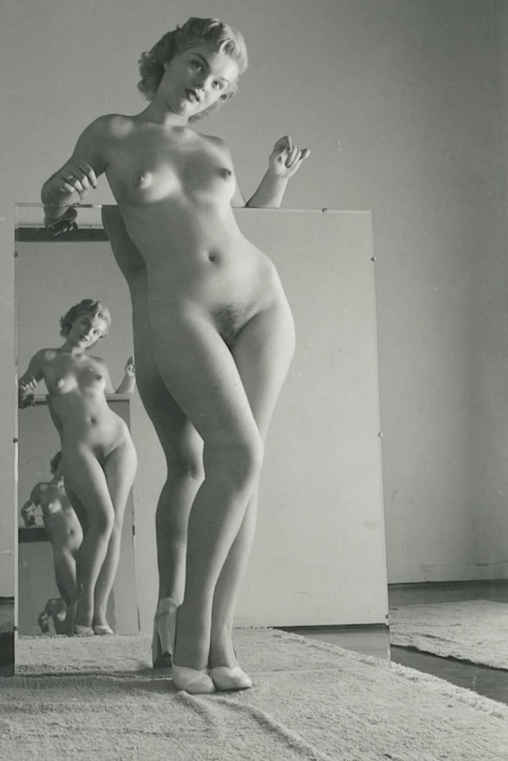 ANDR? DE DIENES Vintage Photo 1950s-1960s Nude Study: The provenance of this photo is from the archives of notable photographer Andr? de Dienes. The dimensions are Approx. 2" x 2.25" (variances can occur). This black and white gelatin photo was printed i