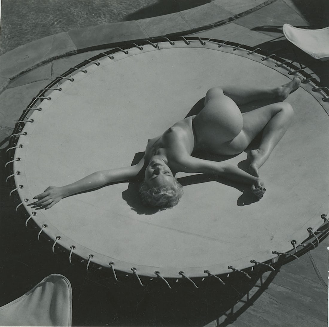 ANDR? DE DIENES Vintage Photo 1950s-1960s Nude Study: The provenance of this photo is from the archives of notable photographer Andr? de Dienes. The dimensions are Approx. 2" x 2.25" (variances can occur). This black and white gelatin photo was printed i