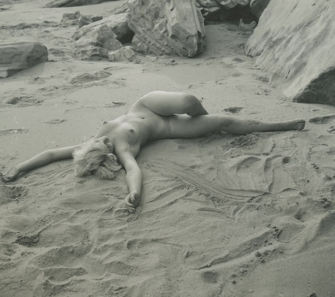 ANDR? DE DIENES Vintage Photo 1950s-1960s Nude Study: The provenance of this photo is from the archives of notable photographer Andr? de Dienes. The dimensions are Approx. 2" x 2.25" (variances can occur). This black and white gelatin photo was printed i
