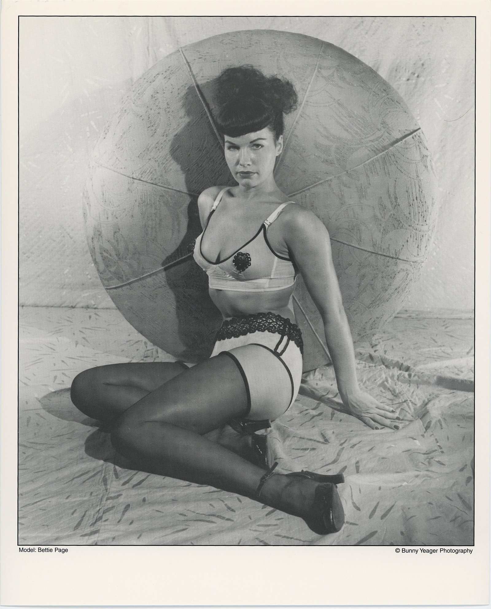 BUNNY YEAGER Vintage Pin Up Litho BETTIE PAGE: This lot is consigned by a collector in RI. The provenance is from Bunny Yeager's estate/archives. Linnea Eleanor "Bunny" Yeager (March 13, 1929 - May 24, 2014) was an American photographer and pin-up
