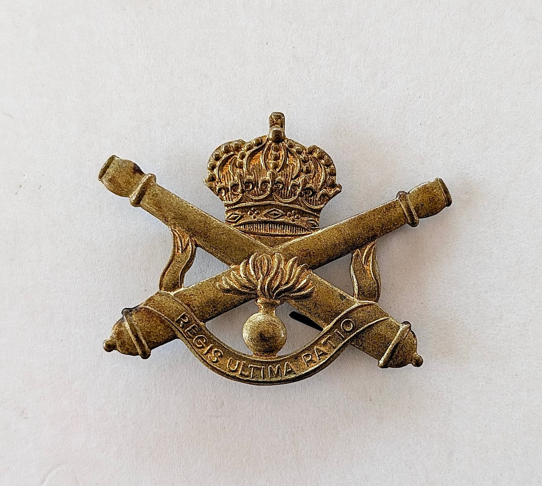 Vintage Scarce Authentic Military Collectible / Artelisted Inventory: Vintage Scarce Authentic Military Collectible / Artelisted Inventory. Our information received when purchased together with more important quality military collectibles, this lot was part of a closed 