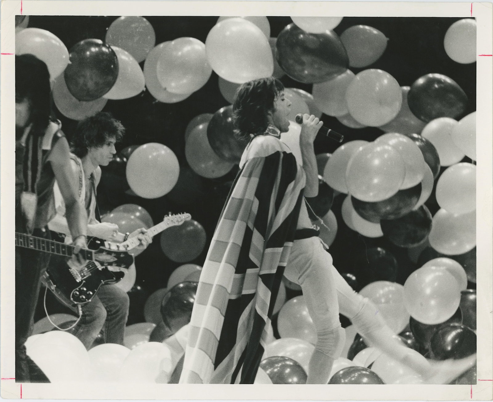 Original Photo of Nick Jagger Rolling Stones by Chris Fallo: Original Photo of Nick Jagger Rolling Stones by Chris Fallo. The provenance of this item is from the inventories of Artelisted. We have included quality images to show it's actual condition. The dimen