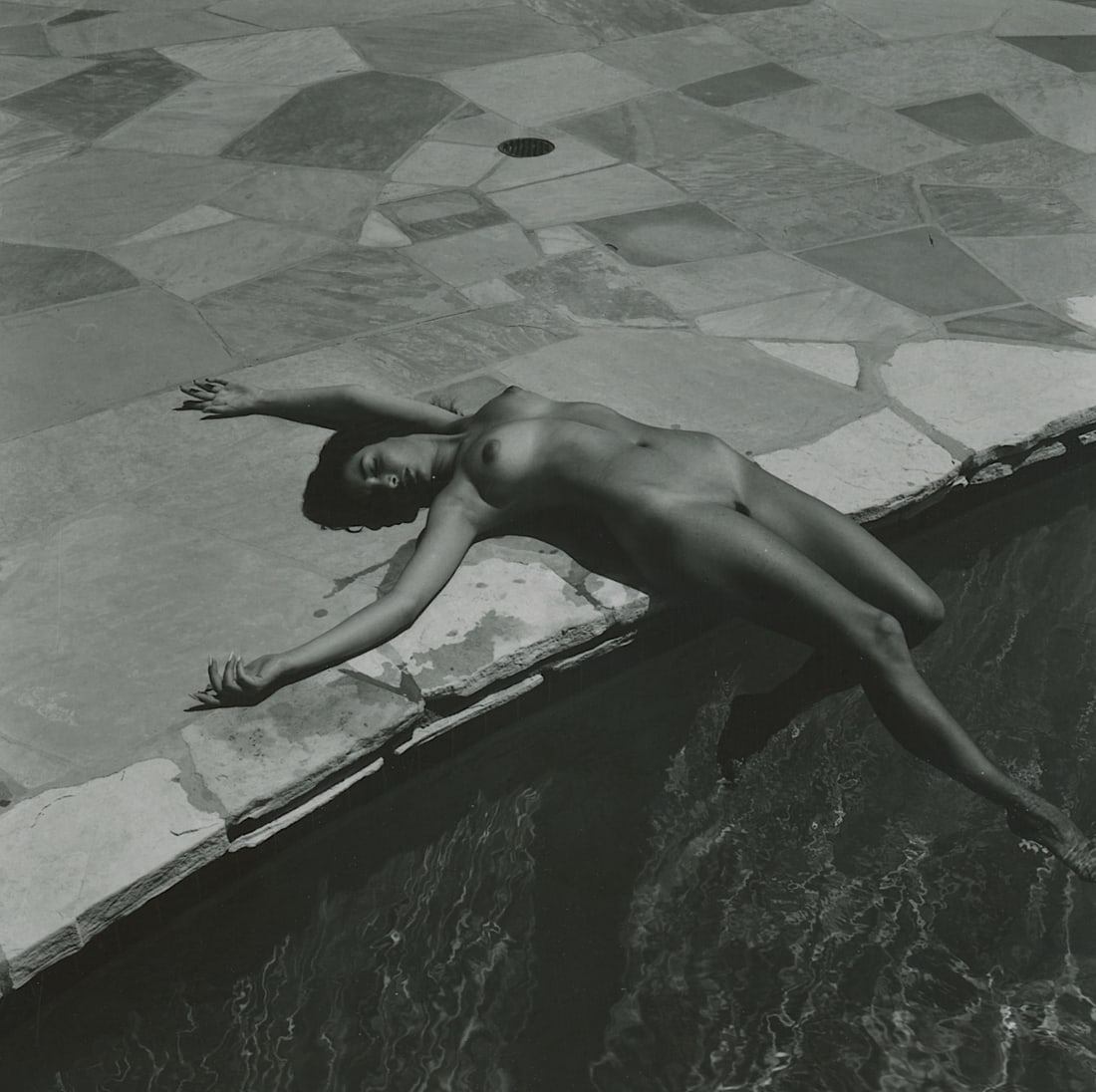ANDRE DE DIENES Vintage Photo 1950s-1960s Nude Study: ANDRE DE DIENES Vintage Photo 1950s-1960s Nude Study. The provenance of this photo is from the archives of notable photographer AndrŽ de Dienes. The dimensions are Approx. 1.8" x 2.25" (variances