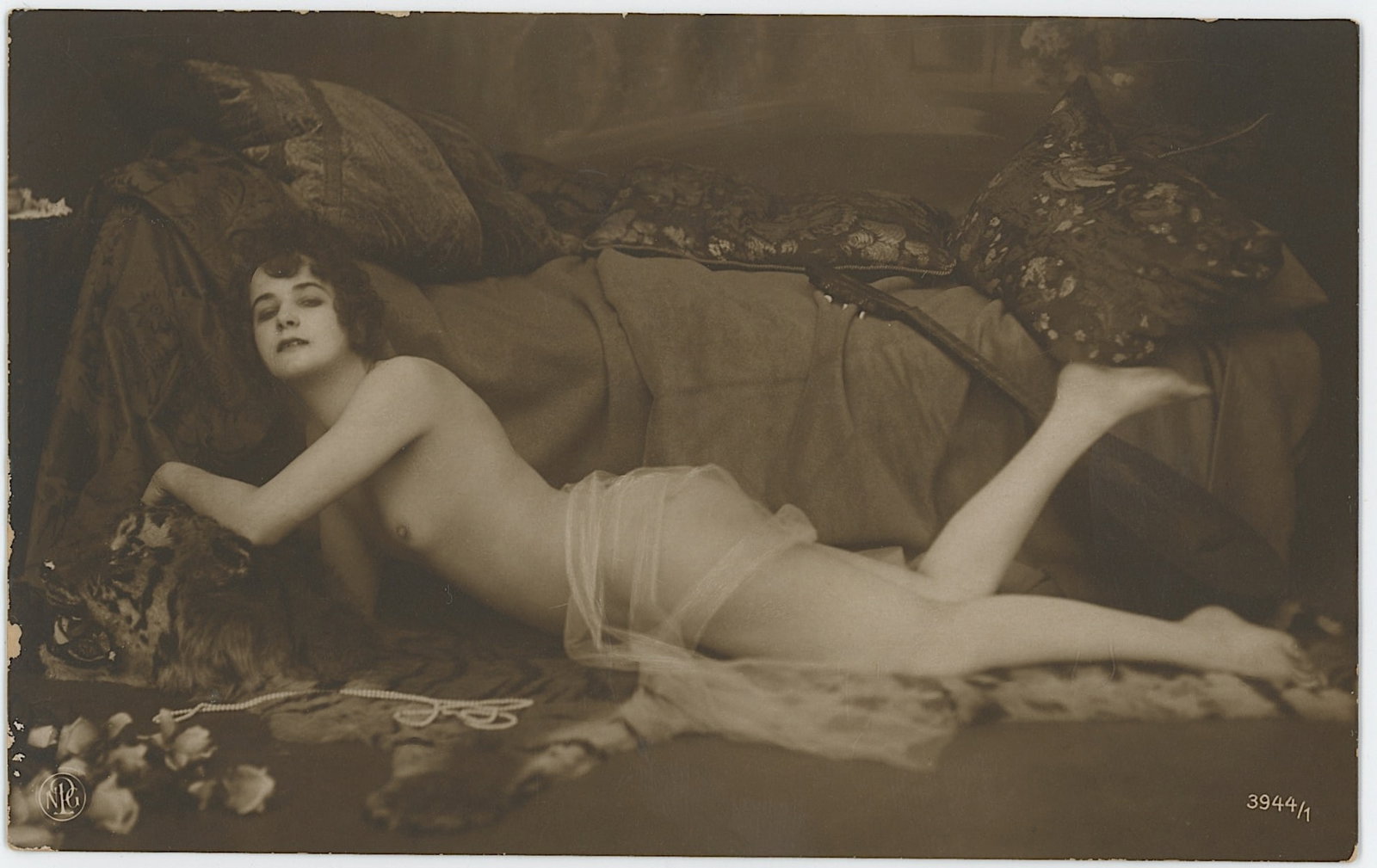1900s Real Photo Original Postcard Artistic Female Nude: 1900s Real Photo Original Postcard Artistic Female Nude Belle Epoque. Provenance from the Artelisted Inventories. We have included quality images to show it's actual condition. THIS IS A RESERVE AUCTI