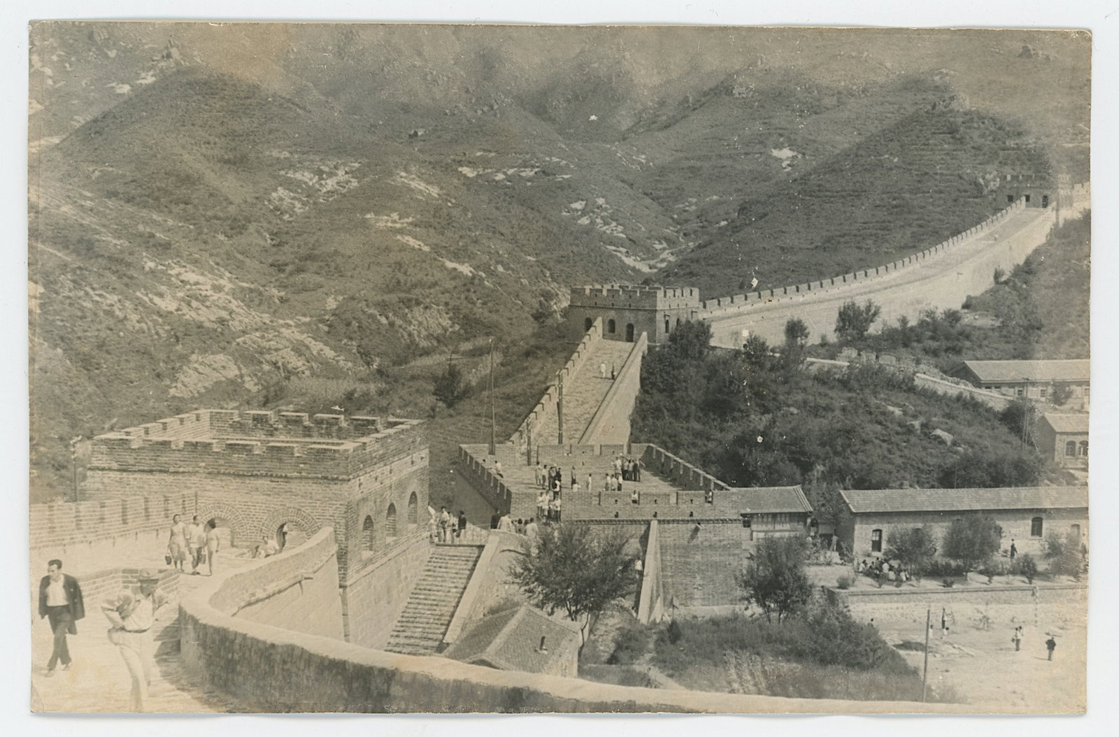 Scarce Historical Photo Collectors Great Wall of China: Scarce Historical Photo Collectors Great Wall of China. Provenance from inventories of Artelisted. The dimensions are Approx. 4.5" x 6". We have included quality images to show it's actual condition. 