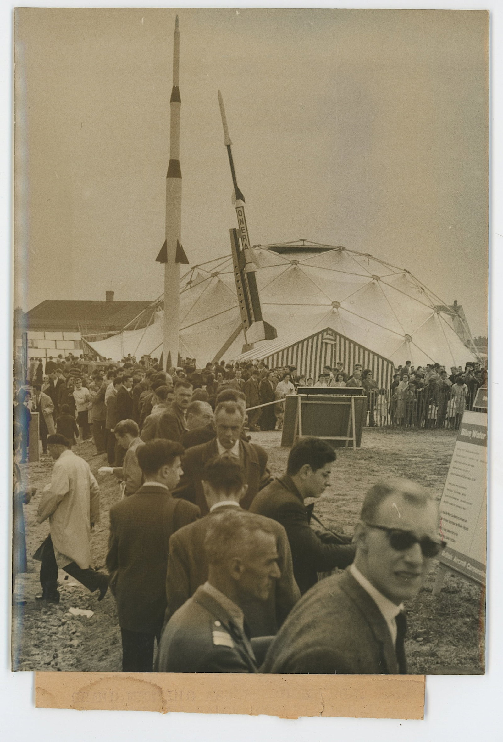Scarce Historical Photo Collectors aerospace exhibition: Scarce Historical Photo Collectors aerospace exhibition. Provenance from inventories of Artelisted. The dimensions are Approx. 4.5" x 6". We have included quality images to show it's actual condition.