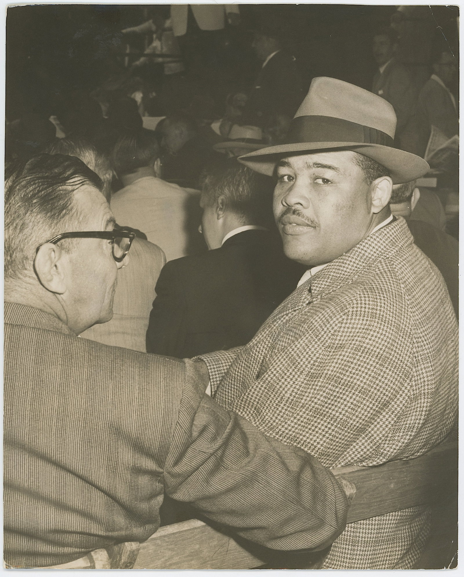 Scarce Historical Photo Collectors Boxing Joe Louis: Scarce Historical Photo Collectors Boxing Joe Louis . Provenance from inventories of Artelisted. The dimensions are Approx. 10" x 8". We have included quality images to show it's actual condition. THI