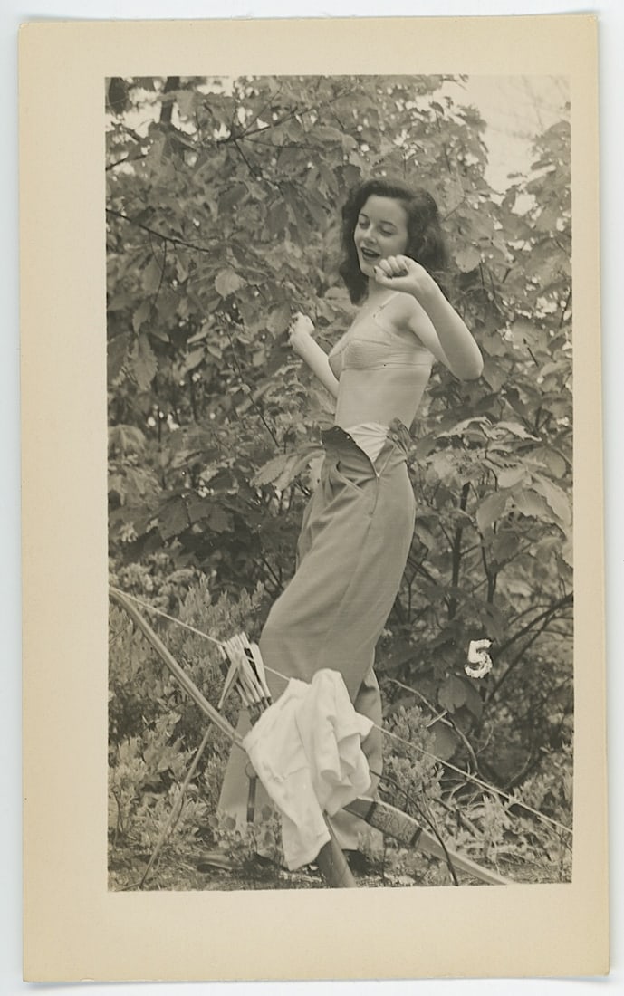 Vintage 1940s Nartistic Photograph Nude Female Pin Up: Vintage 1940s Nartistic Photograph Nude Female Pin Up. Provenance from inventories of a collector in RI. The dimensions are Approx. 4" x 2.5". We have included quality images to show it's actual condi