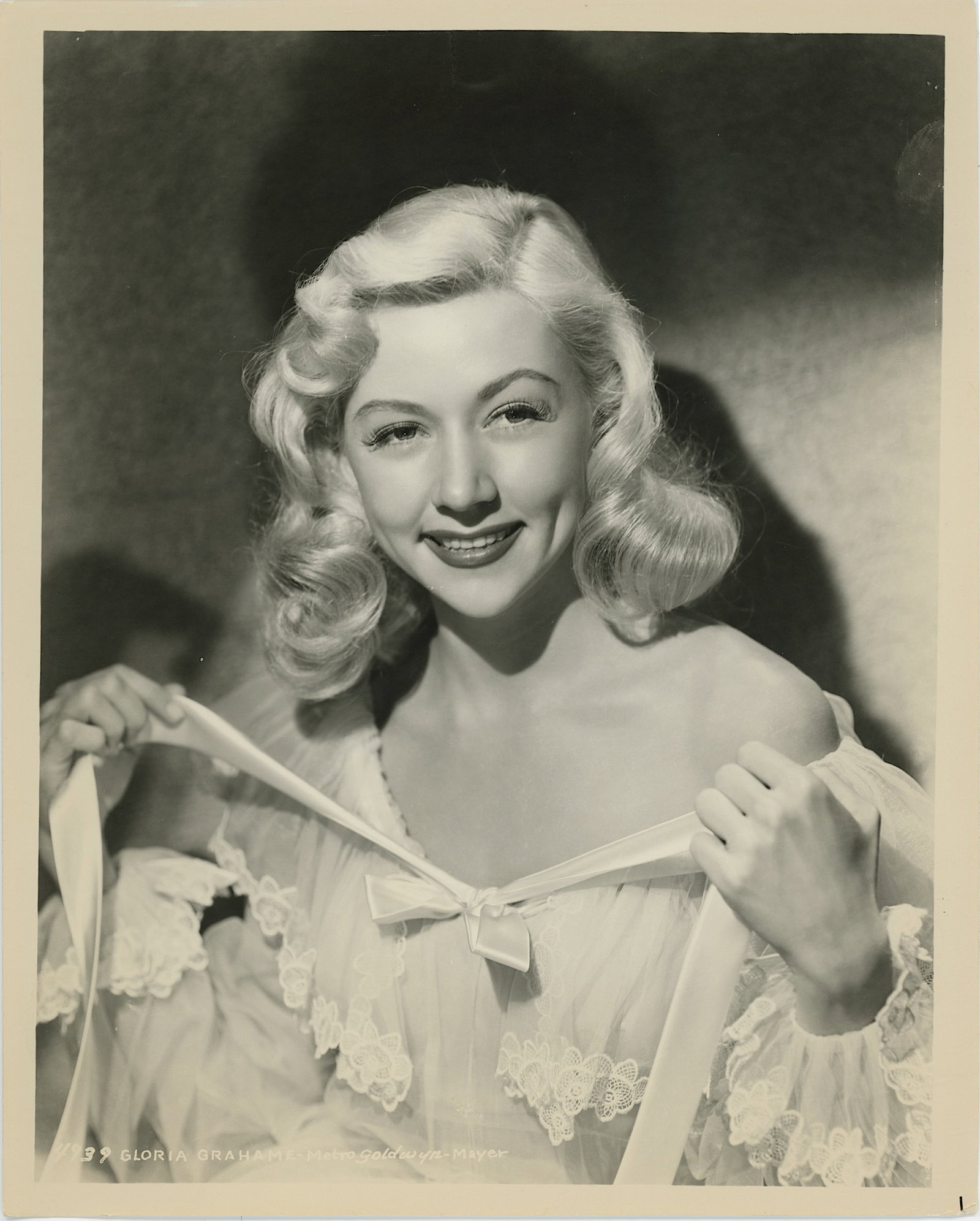 Vintage Photograph Hollywood actress Gloria Grahame: Vintage Photograph Hollywood actress Gloria Grahame. Provenance from inventories of a collector in RI. The dimensions are Approx. 10" X 8". We have included quality images to show it's actual conditio