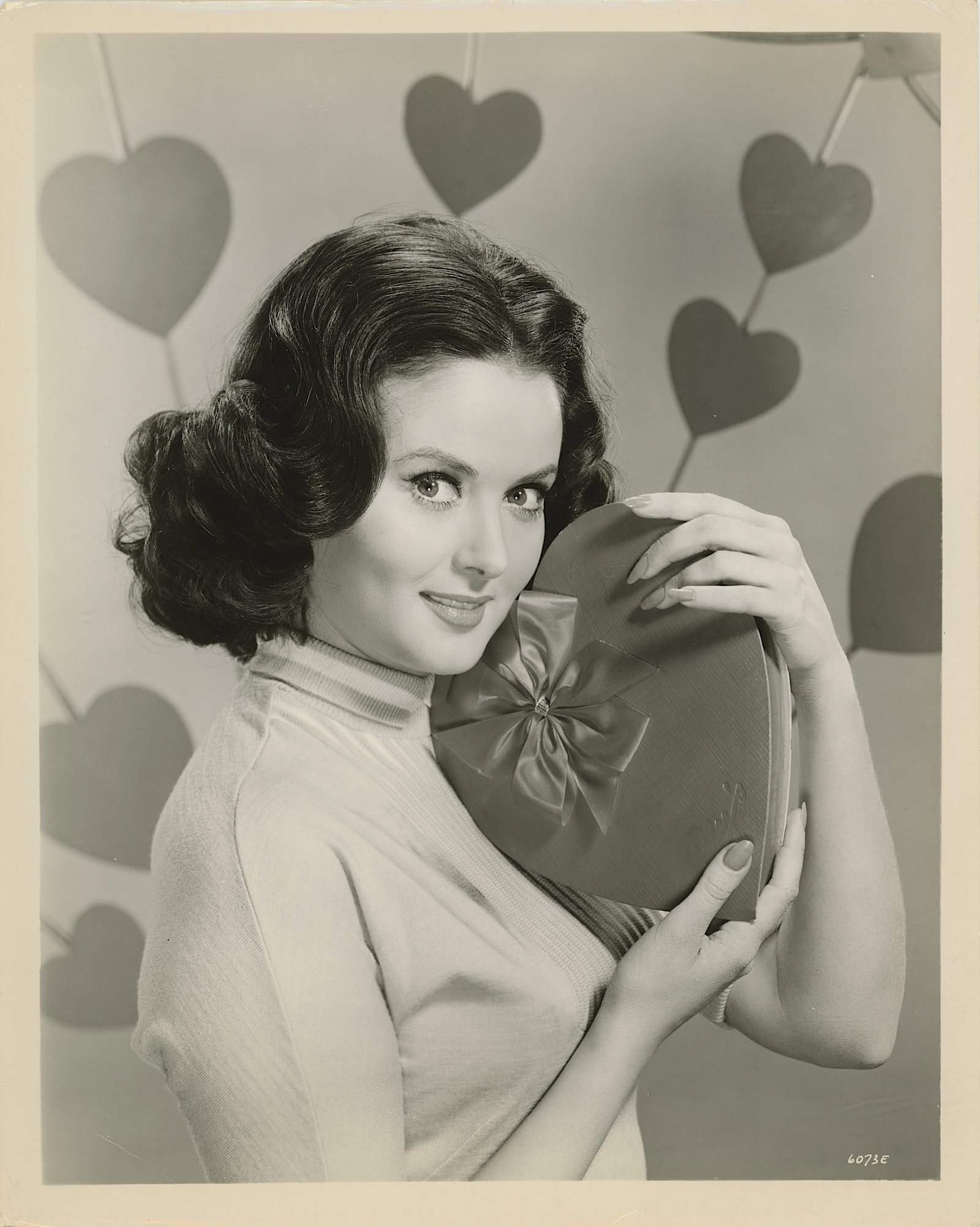 Vintage Photograph fashion model Nancy Walters: Vintage Photograph fashion model Nancy Walters. Provenance from inventories of a collector in RI. The dimensions are Approx. 10" X 8". We have included quality images to show it's actual condition. TH