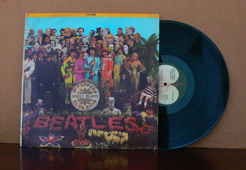 Set of 5 albums The Beatles and John Lennon: These albums were part of fine estates in South Fl. They are sold as we found them. They are old originals (no new copies). We have not played them. This lot includes: John Lennon and Yoko Ono Double