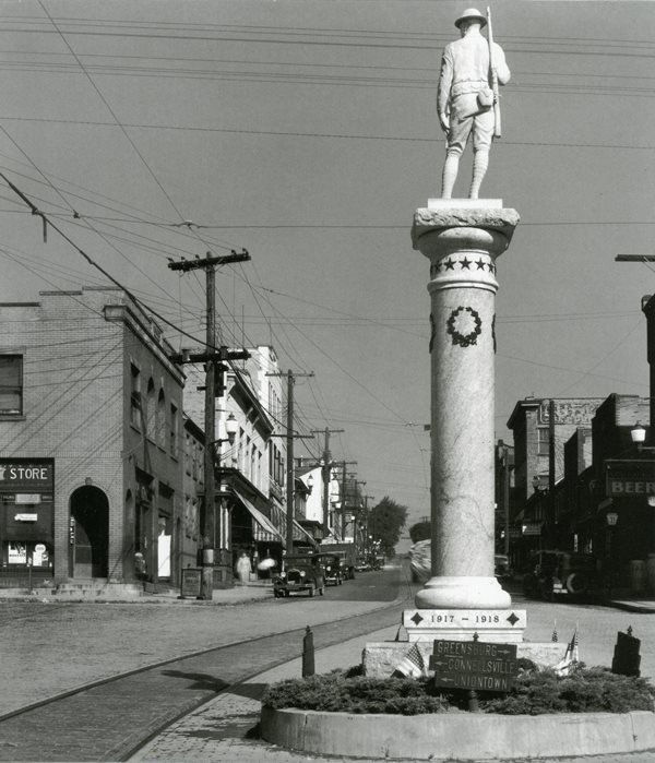 WALKER EVANS Rare authentic photo, Pennsylvania 1935: Principal street in Pennsylvania, 1935 taken by Walker Evans in 1935. Photography printed in Belgium in 1990. Dimensions about 8" by 7".