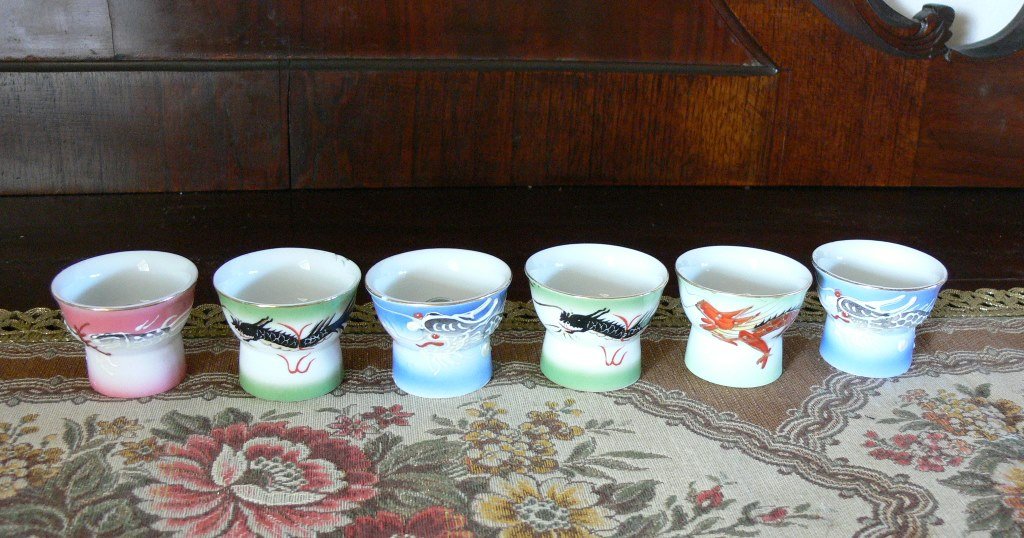 6 Japanese Shunga Erotic photo Sake Cup Ceramic Guinomi: Beautiful set with 6 Japanese erotic photo sake cup ceramic. This is “Guinomi", drinking cup for Sake "Japanese Rice Wine”. It is very unique one as its has a glass ball in the sake cup and you ca