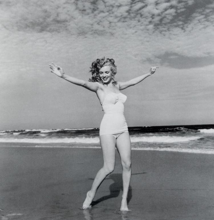 Lithograph Marilyn Monroe 1949 Andre de Dienes 116/200: Andre de Dienes authentic Marilyn Monroe lithograph 40cm x 40cm numbered 116/200 with certification (Please, see attached pictures). Andre de Dienes (born Andor Gy_rgy Ikafalvi-Dienes) (December 18, 1