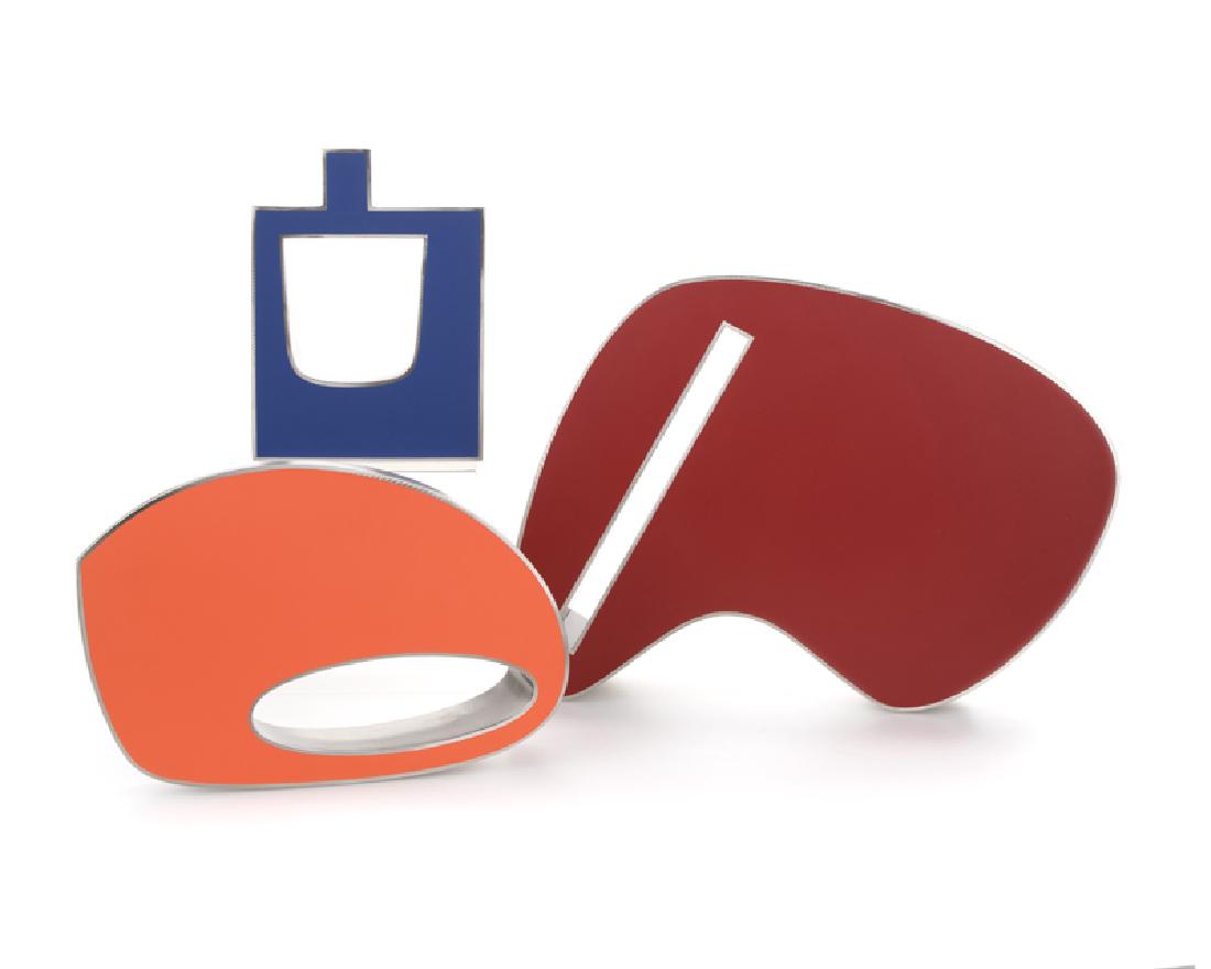 Brad Howe (1959 - * Los Angeles, CA): Three works: "Gota" and two additional pieces Each of brushed stainless steel and opaque colored polyurethane The two untitled works each signed and dated ''Brad Howe 2008'', ''Gota'' apparently unsig