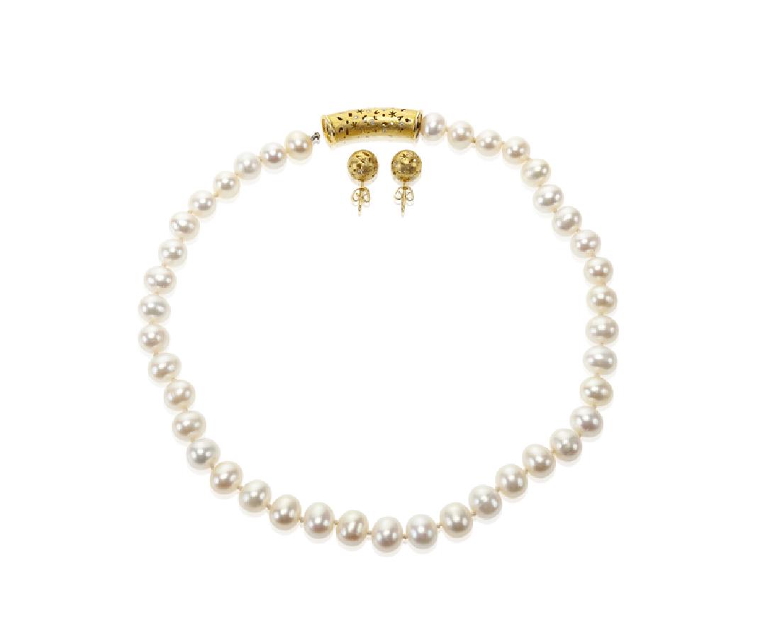 A set of diamond jewelry (1 of 2)