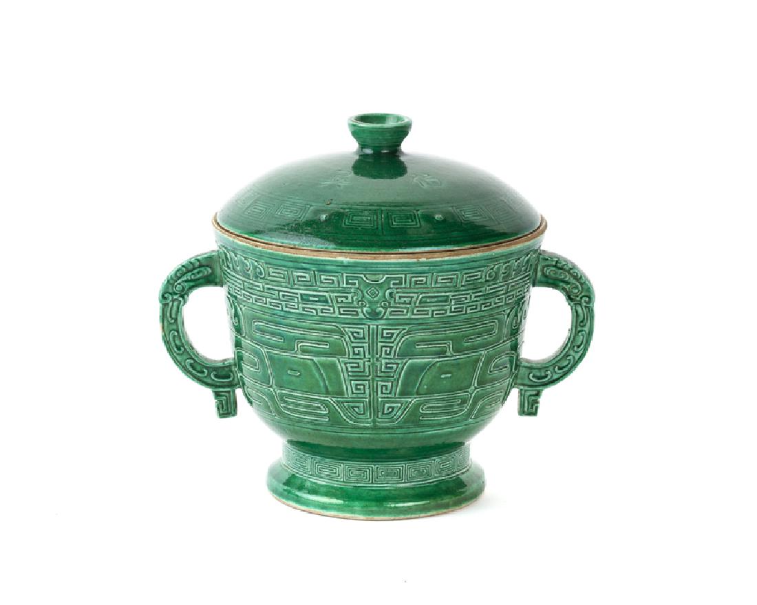 A Chinese green glazed lidded gui (1 of 3)