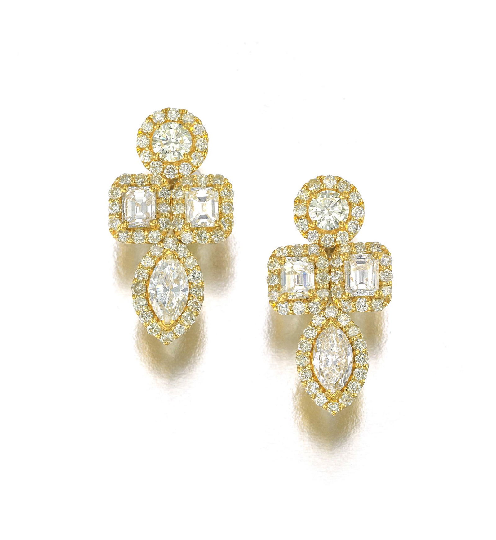 A pair of diamond earrings (1 of 1)