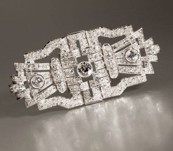 An Art Deco diamond brooch